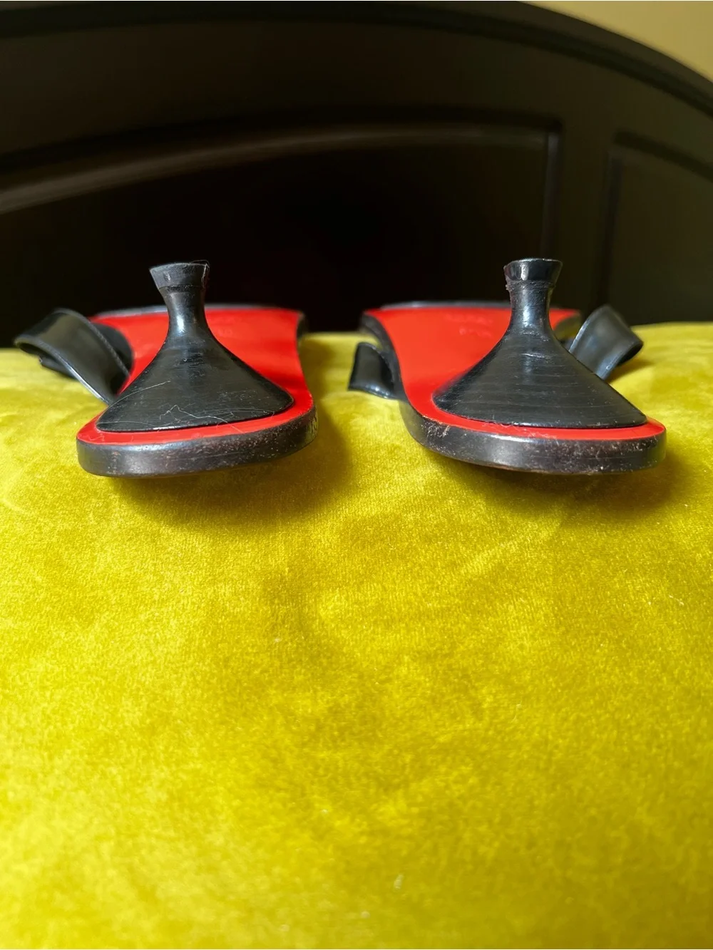 Gucci Red Footbed Black Patent Leather Logo Toe-Post Sandals